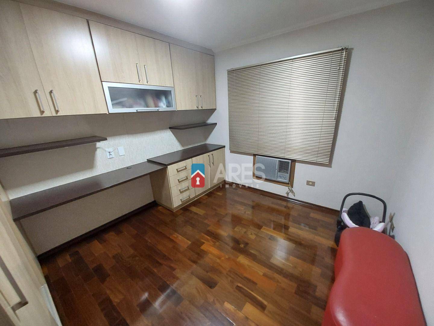 Casa à venda com 3 quartos, 226m² - Foto 7