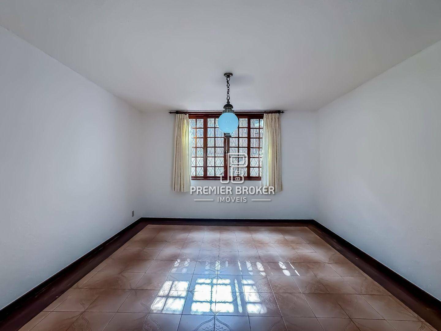 Casa de Condomínio à venda com 4 quartos, 250m² - Foto 10