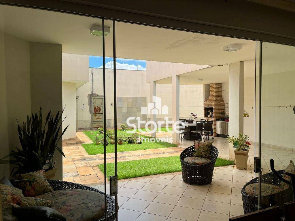 Casa à venda com 3 quartos, 340m² - Foto 17