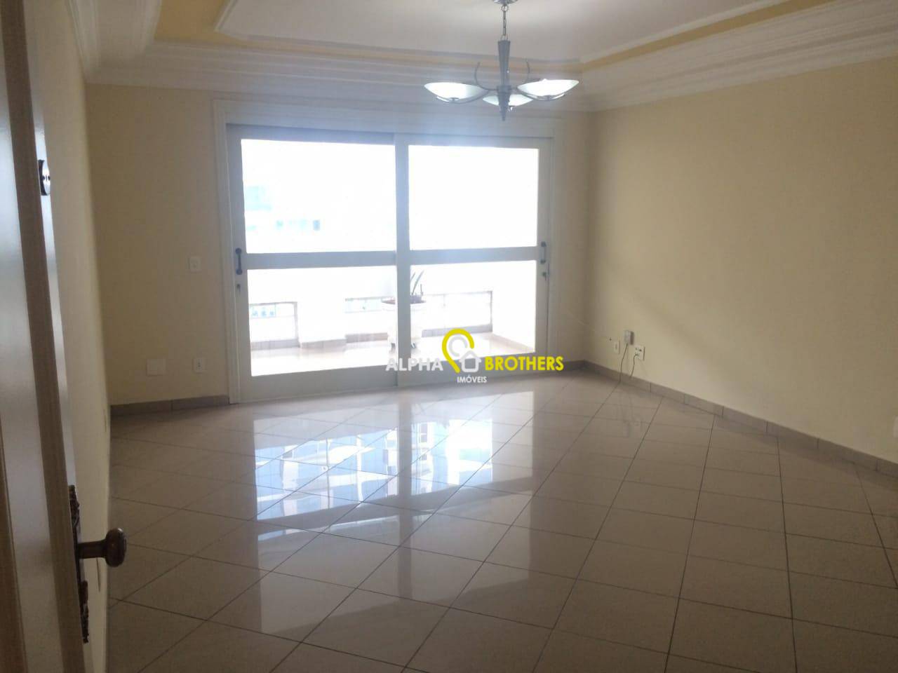 Apartamento à venda com 4 quartos, 267m² - Foto 2