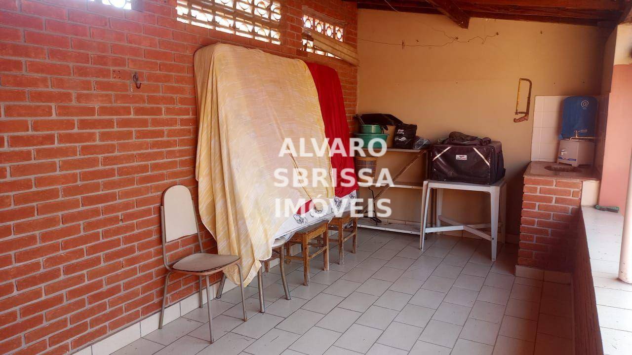 Casa à venda com 2 quartos, 90m² - Foto 1