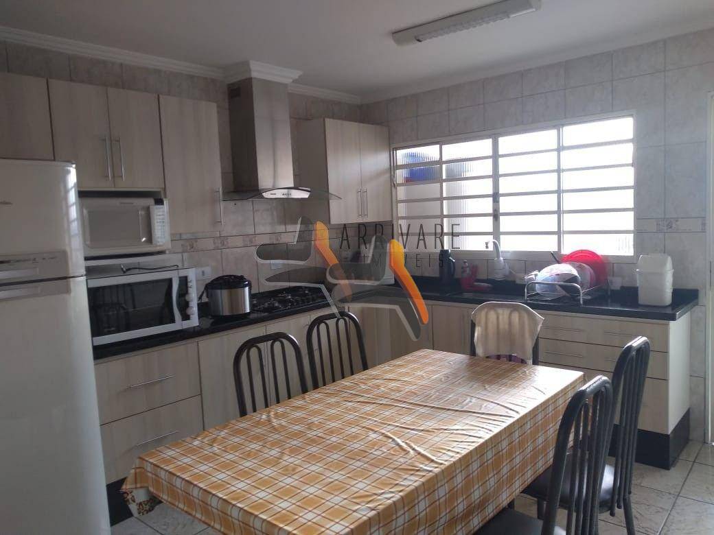 Casa à venda com 3 quartos, 200m² - Foto 2