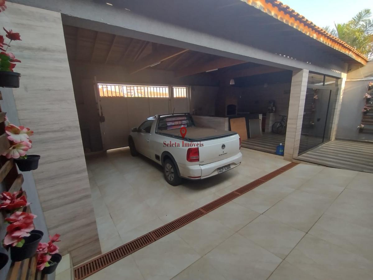 Casa à venda com 3 quartos, 250m² - Foto 2