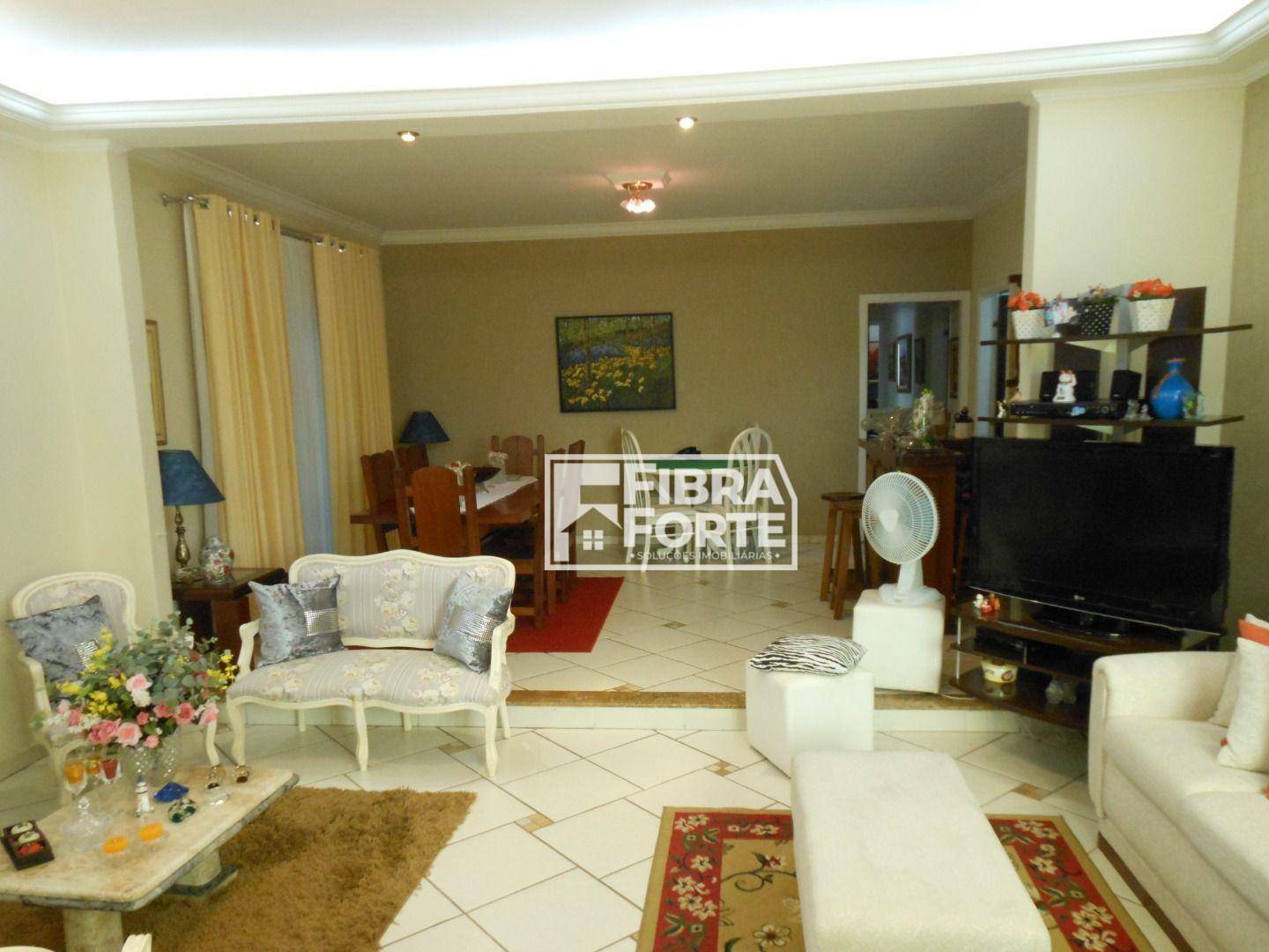 Casa à venda com 3 quartos, 178m² - Foto 2