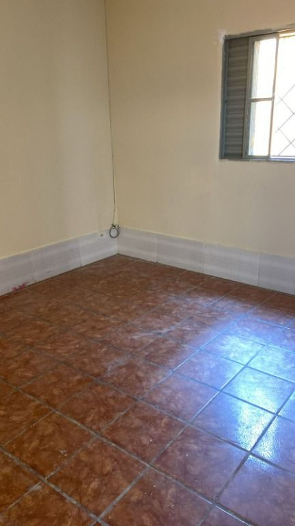 Casa para alugar com 2 quartos, 65m² - Foto 9