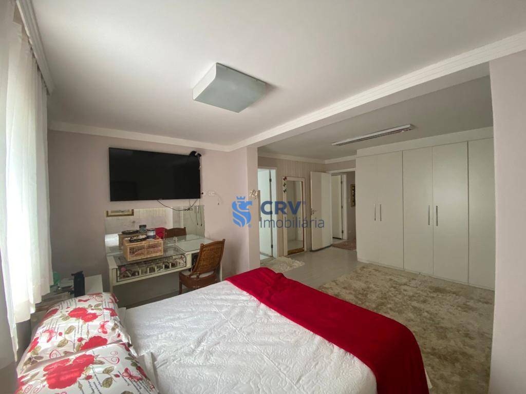 Casa à venda com 4 quartos, 300m² - Foto 13