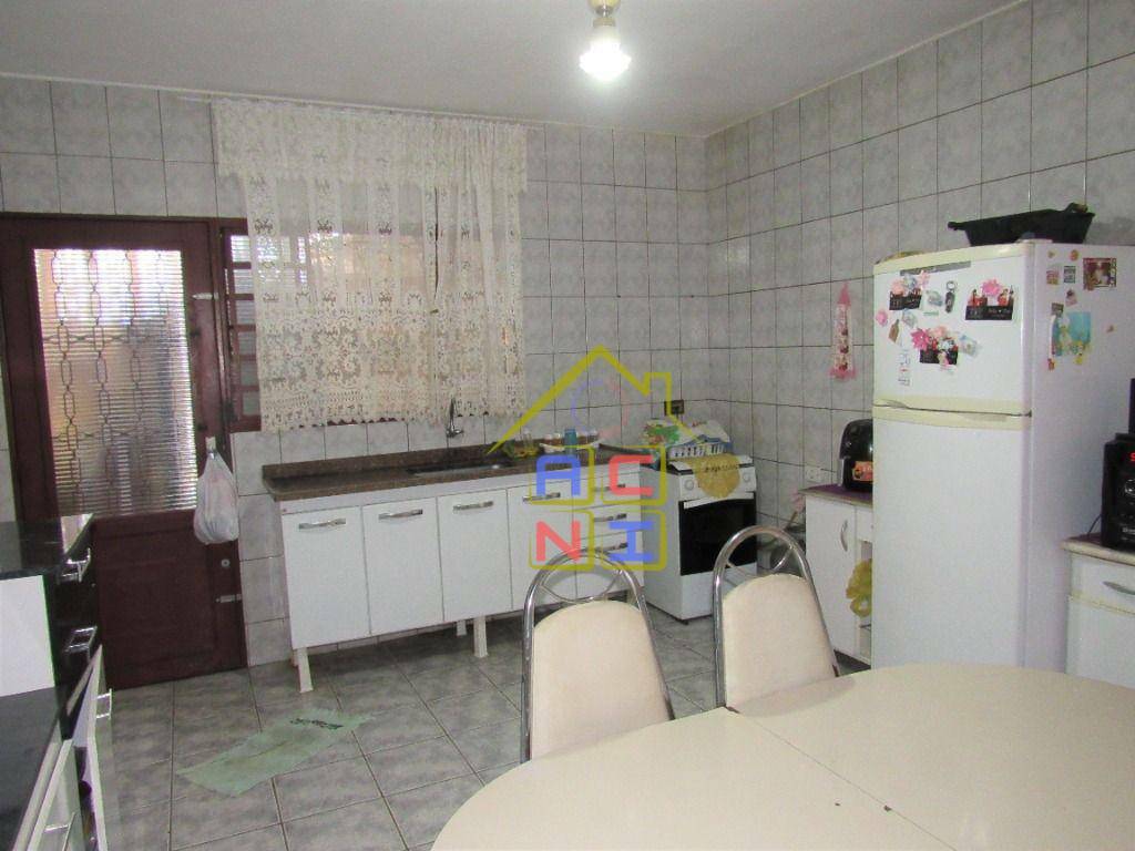 Casa à venda com 3 quartos, 220m² - Foto 9