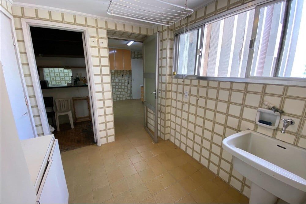 Apartamento à venda com 3 quartos, 185m² - Foto 3