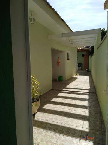 Casa de Condomínio à venda com 3 quartos, 180m² - Foto 1