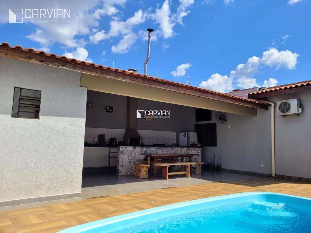 Casa à venda com 3 quartos, 170m² - Foto 1