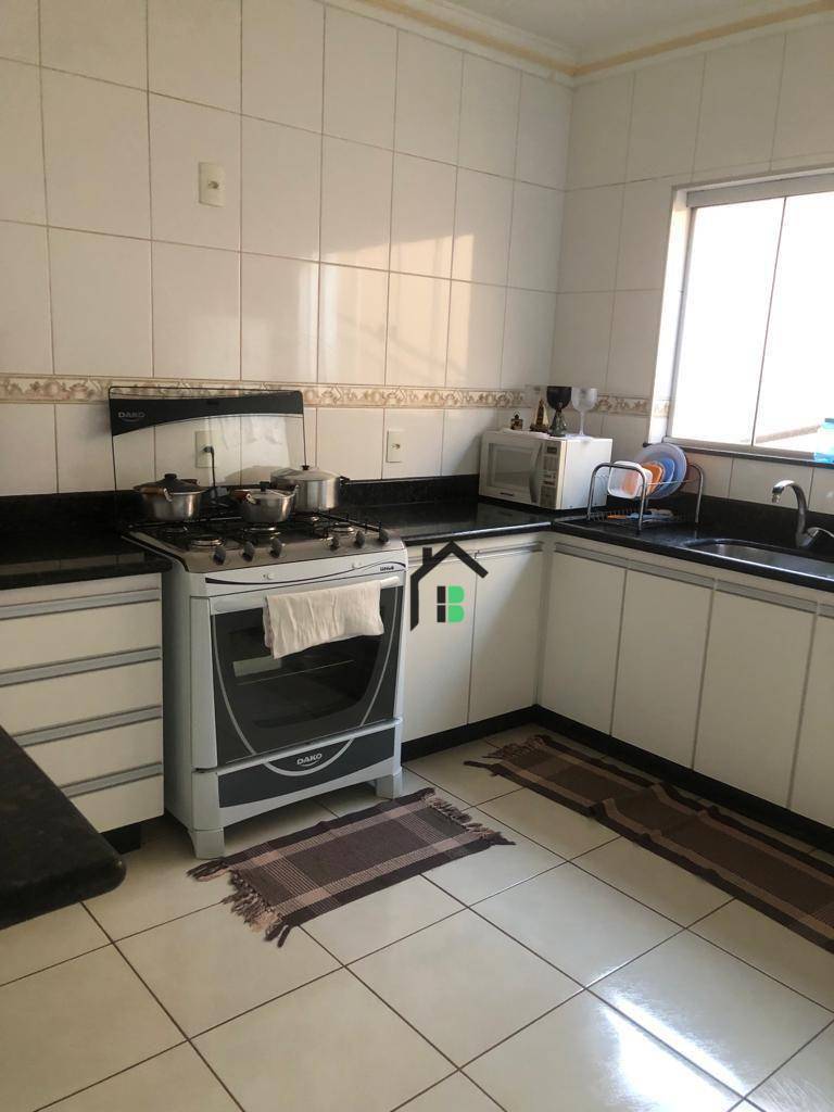 Casa, 4 quartos, 290 m² - Foto 3