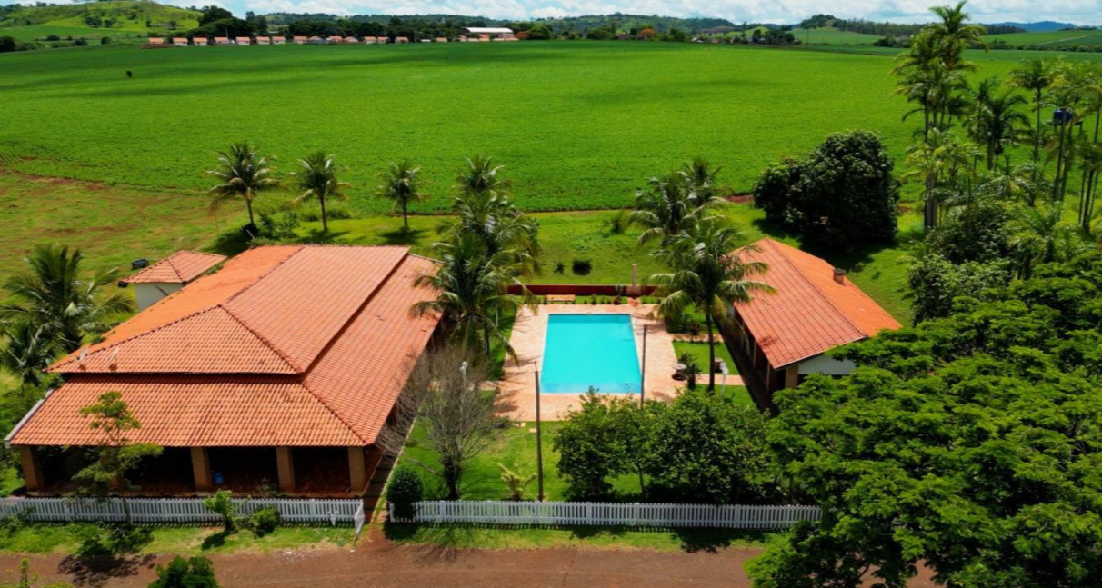 Fazenda à venda com 4 quartos, 14m² - Foto 1