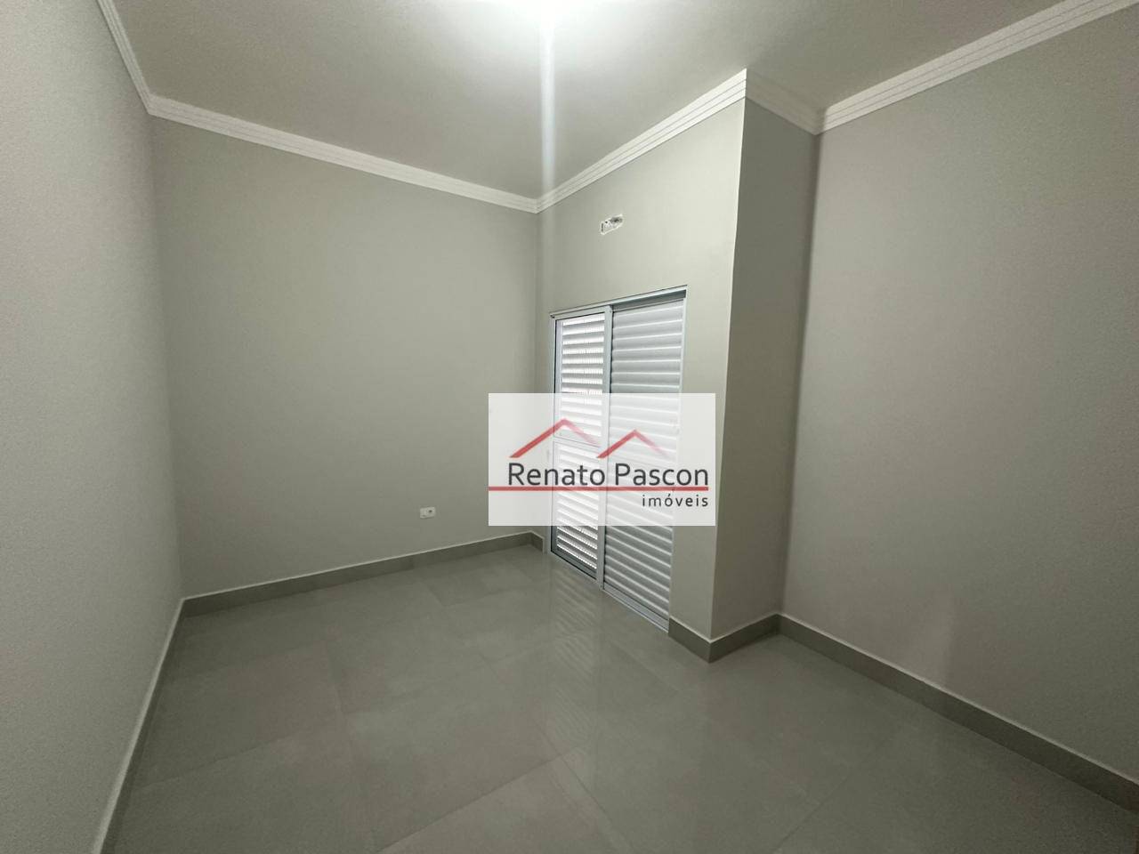 Casa à venda com 3 quartos, 99m² - Foto 4