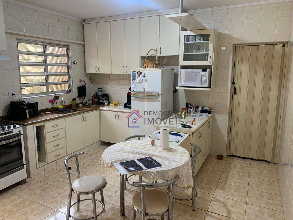 Sobrado à venda com 4 quartos, 180m² - Foto 3