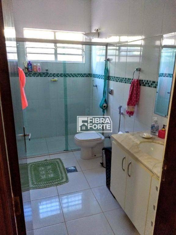 Casa à venda com 3 quartos, 220m² - Foto 15