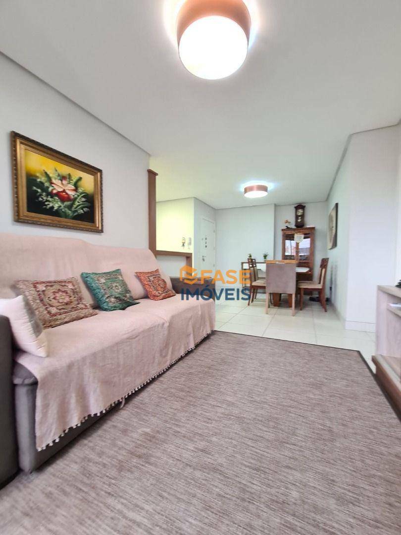 Apartamento à venda com 3 quartos, 95m² - Foto 4
