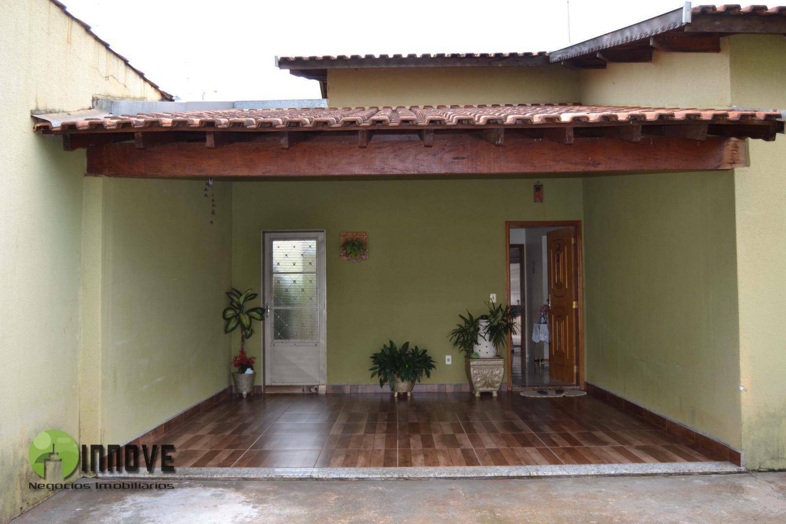 Casa à venda com 2 quartos, 100m² - Foto 1