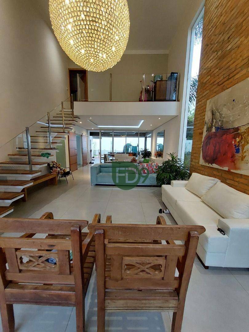 Casa à venda com 3 quartos, 281m² - Foto 1