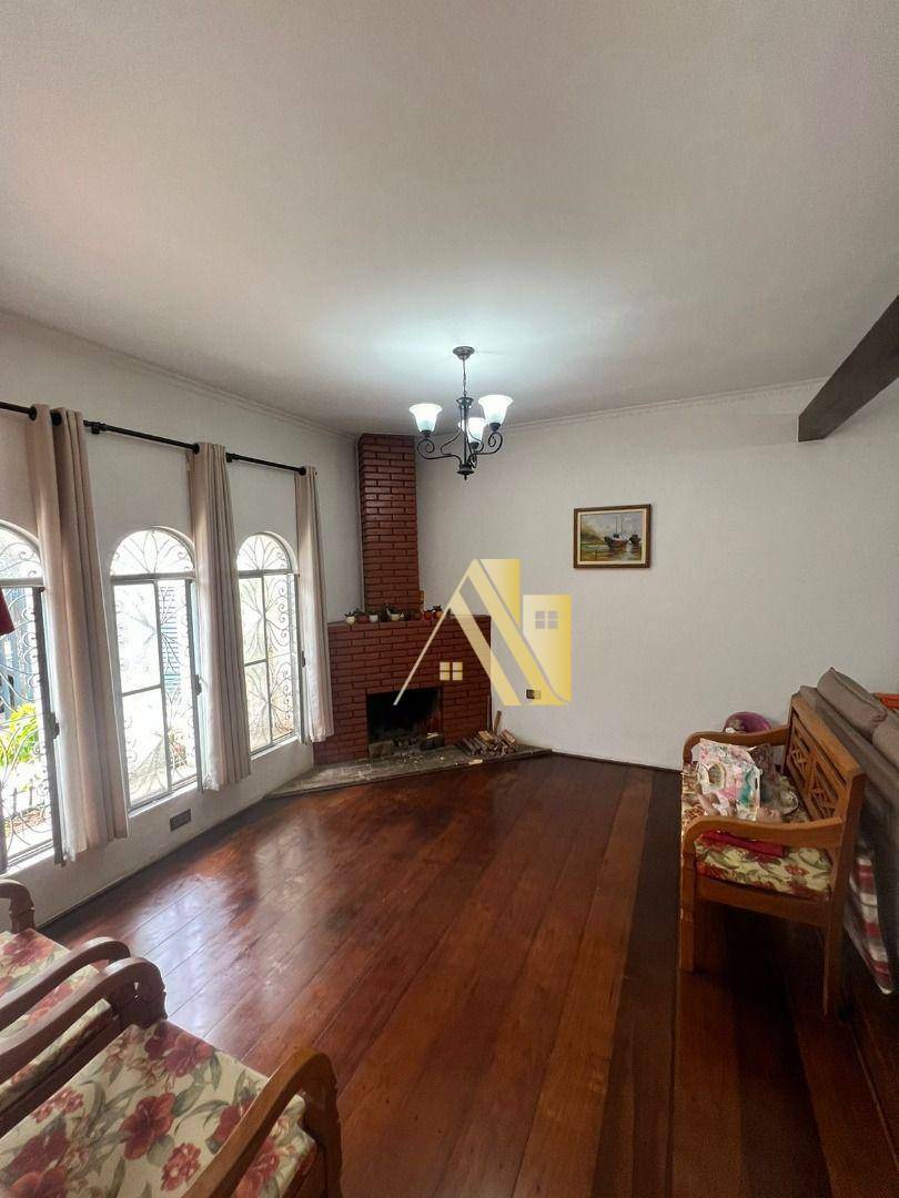 Casa à venda com 3 quartos, 235m² - Foto 4