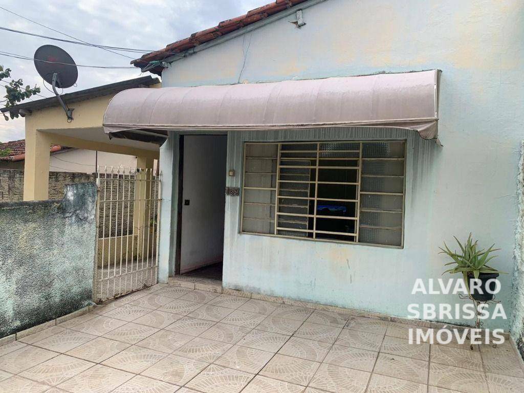 Casa à venda com 3 quartos, 156m² - Foto 1