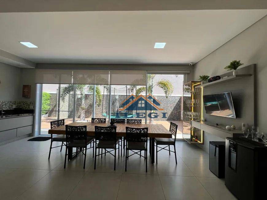 Casa de Condomínio à venda com 3 quartos, 300m² - Foto 4