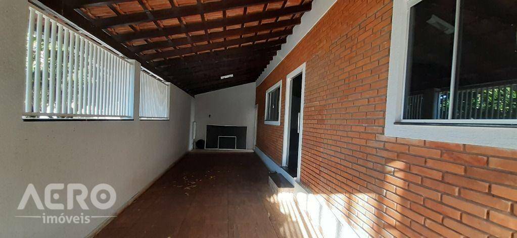 Casa à venda com 3 quartos, 156m² - Foto 1