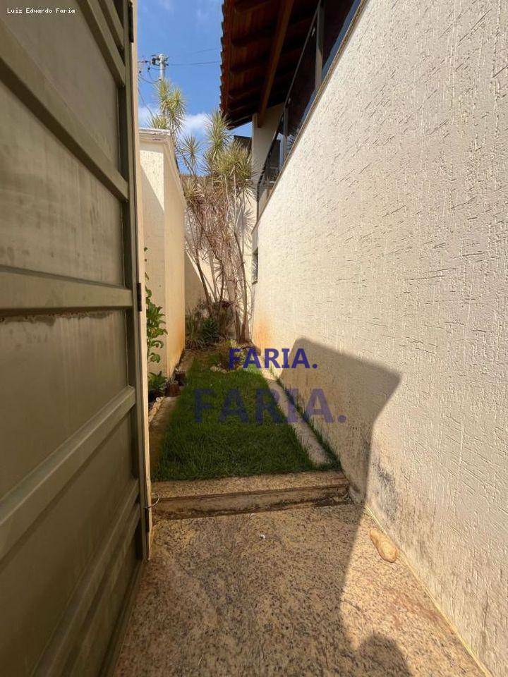 Casa à venda com 4 quartos, 300M2 - Foto 2