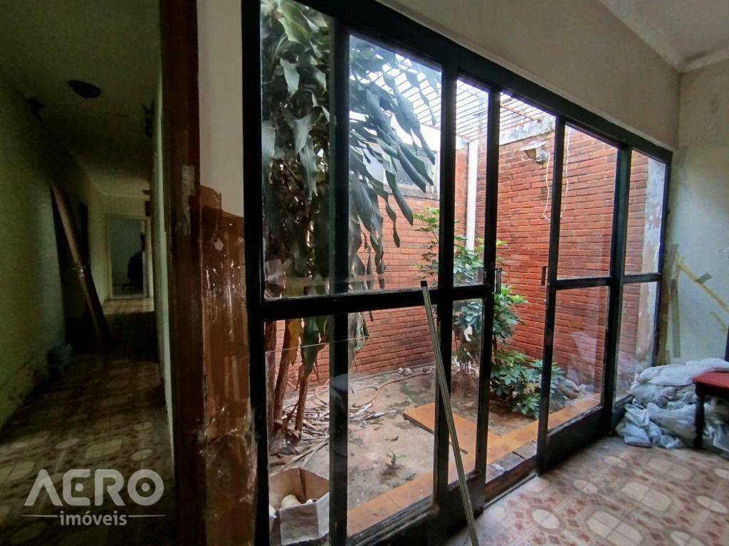 Casa para alugar com 4 quartos, 350m² - Foto 4