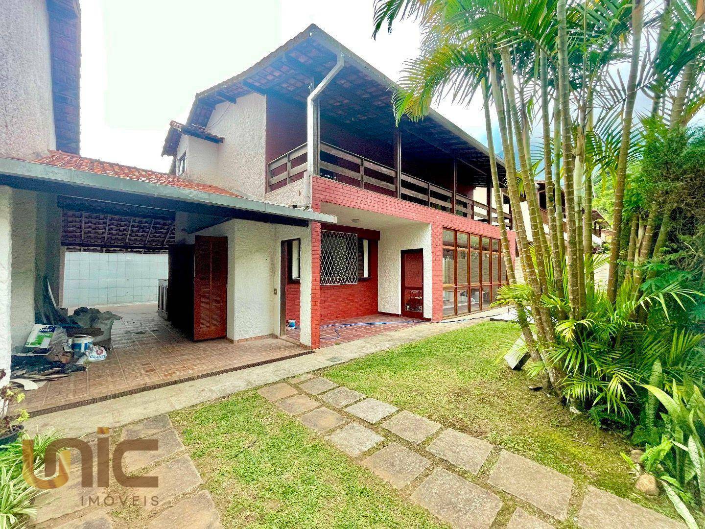 Casa de Condomínio à venda com 5 quartos, 340m² - Foto 1