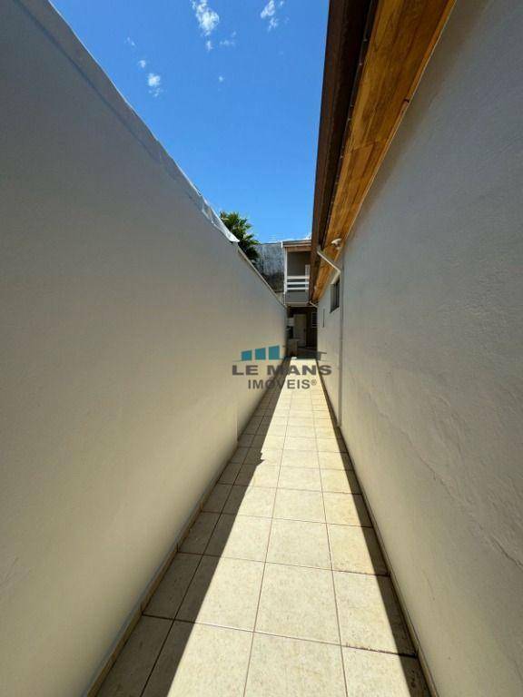 Casa à venda com 3 quartos, 200m² - Foto 14