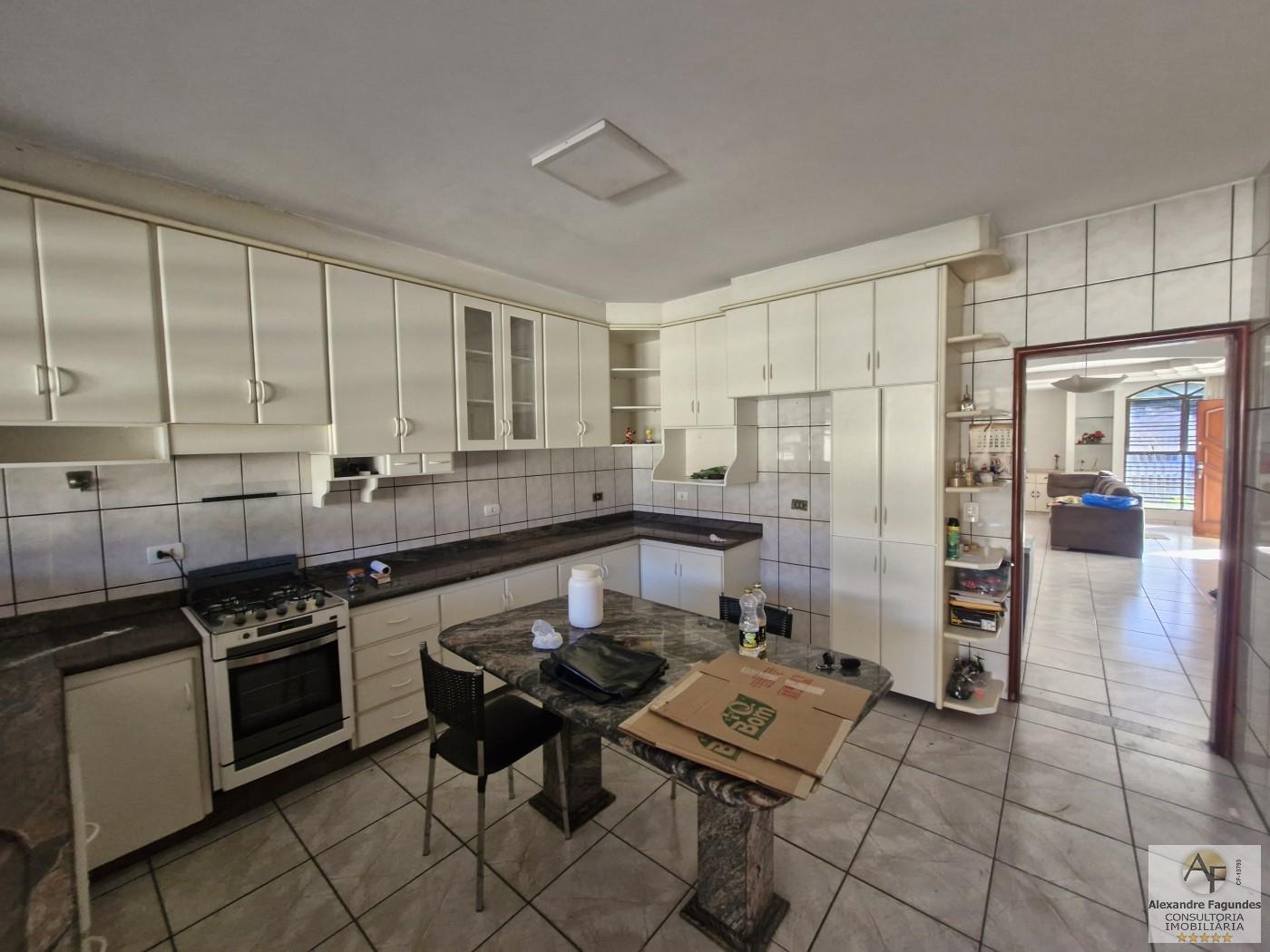 Casa à venda com 3 quartos, 262m² - Foto 9