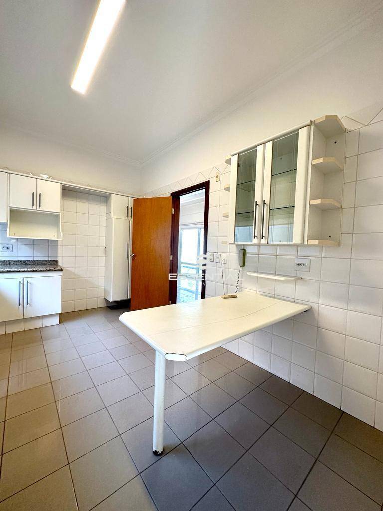 Casa à venda e aluguel com 3 quartos, 238m² - Foto 17