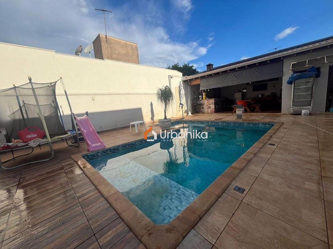 Casa, 3 quartos, 179 m² - Foto 1