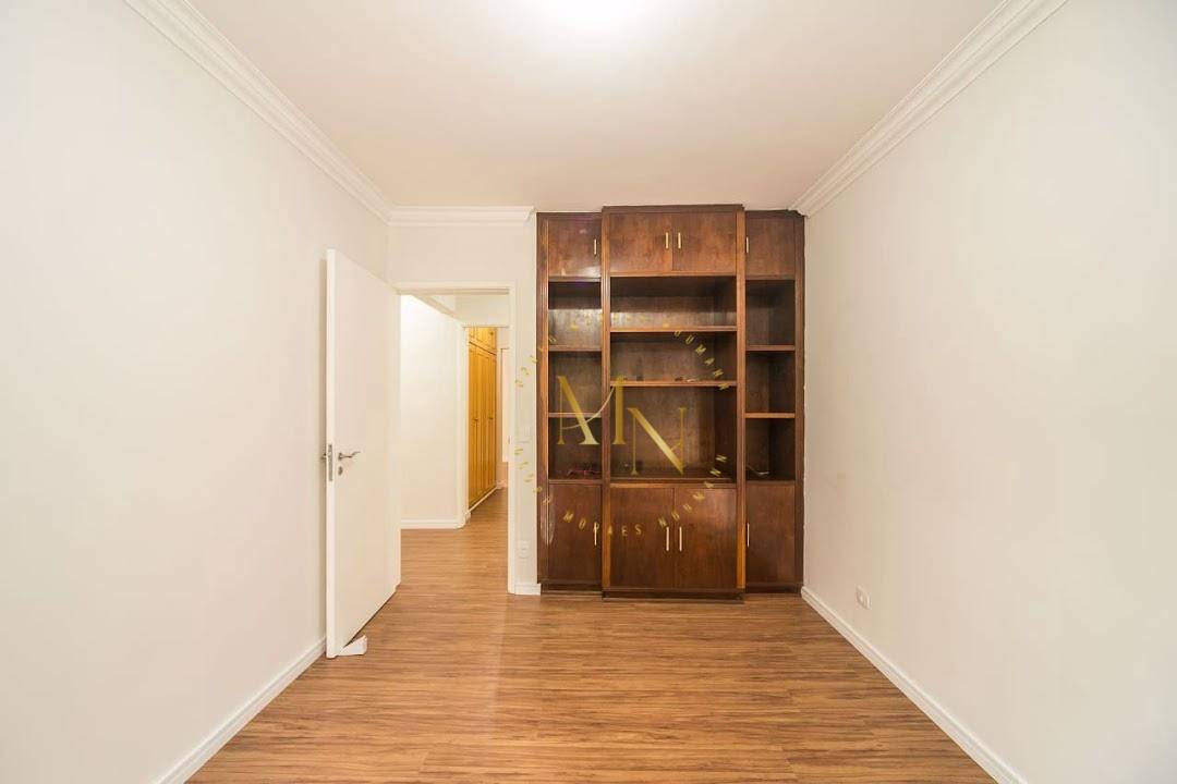 Apartamento à venda com 4 quartos, 157m² - Foto 17