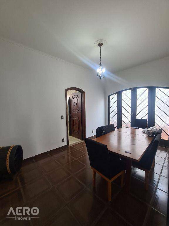 Casa à venda com 3 quartos, 246m² - Foto 3