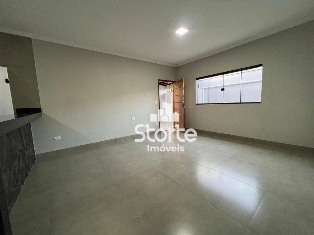 Casa à venda com 2 quartos, 110m² - Foto 4