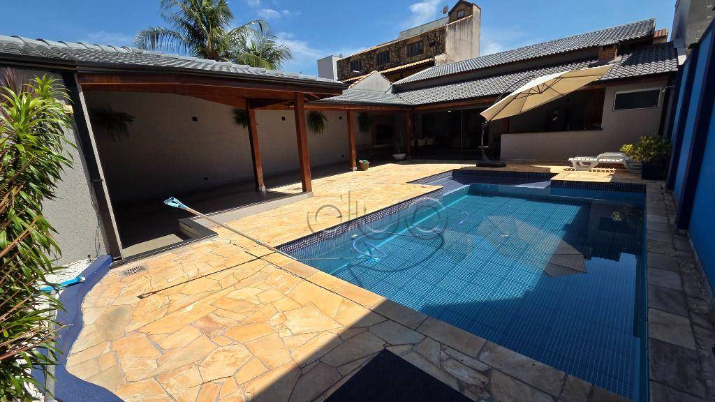 Casa, 3 quartos, 269 m² - Foto 1