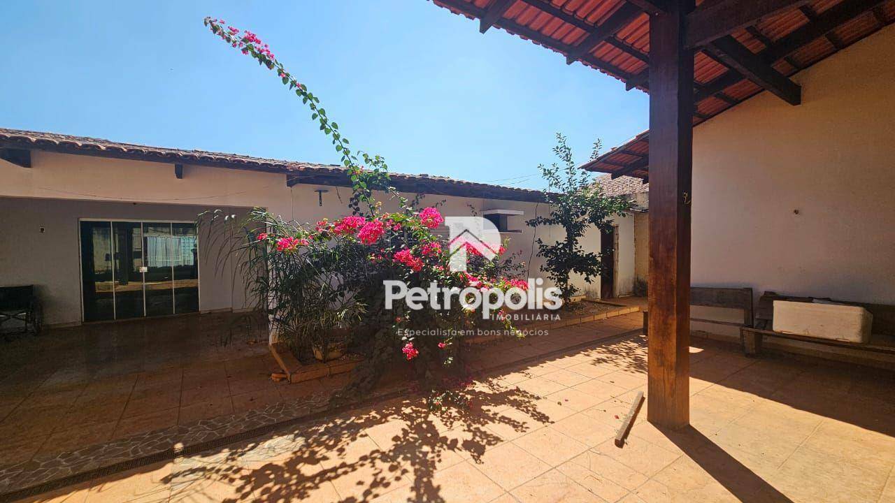 Casa à venda com 5 quartos, 350m² - Foto 1