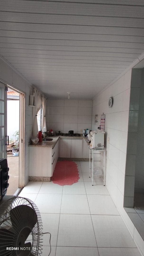 Casa à venda com 5 quartos, 200m² - Foto 12