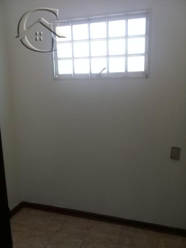 Casa para alugar com 2 quartos, 220m² - Foto 13