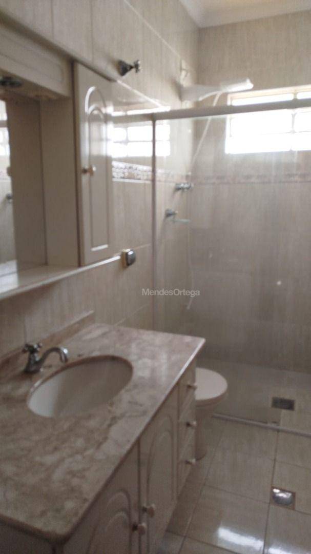 Casa para alugar com 3 quartos, 250m² - Foto 23
