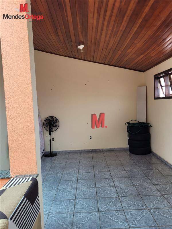 Casa à venda com 3 quartos, 305m² - Foto 3