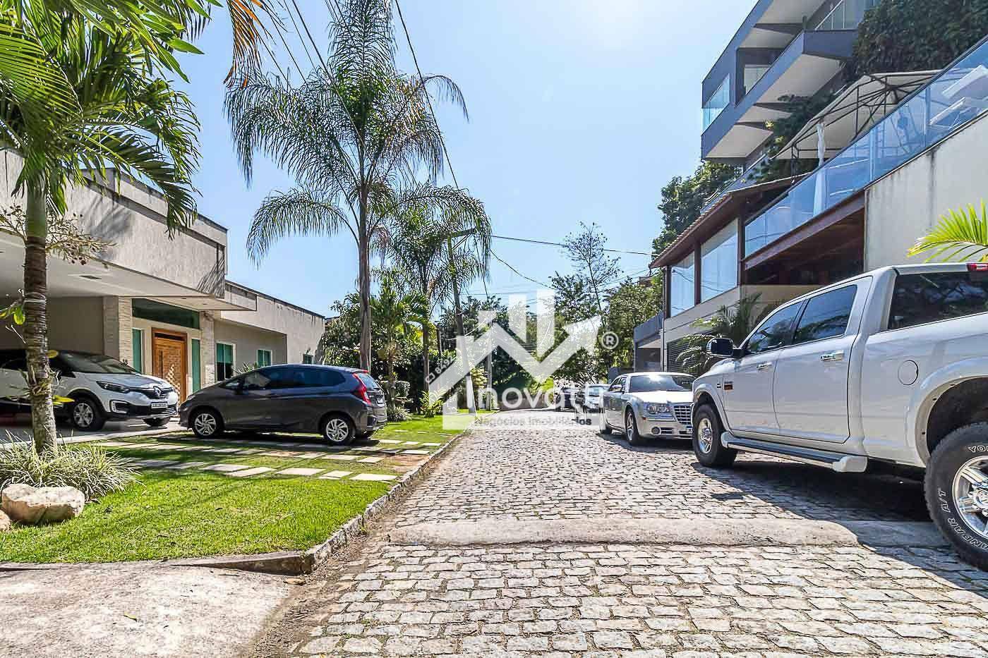 Casa de Condomínio à venda com 4 quartos, 436m² - Foto 3