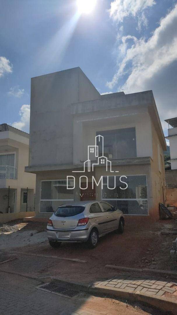 Casa à venda com 4 quartos, 250m² - Foto 2