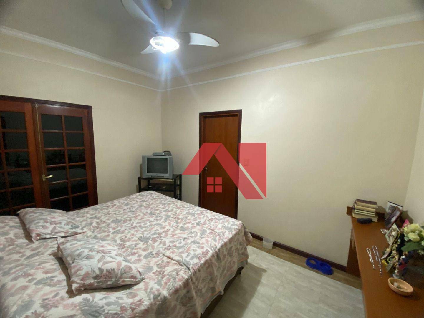 Casa à venda com 3 quartos, 380m² - Foto 8