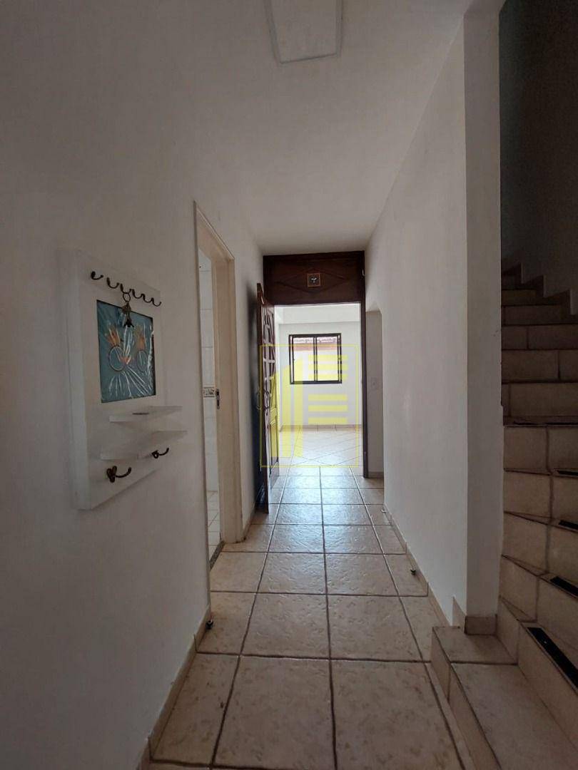 Casa de Condomínio para alugar com 3 quartos, 145m² - Foto 2