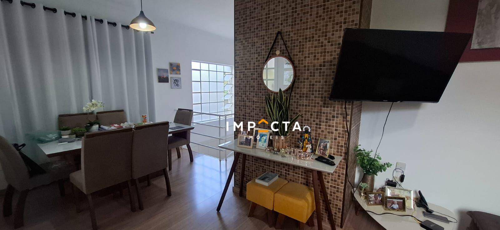 Casa à venda com 3 quartos, 207m² - Foto 1