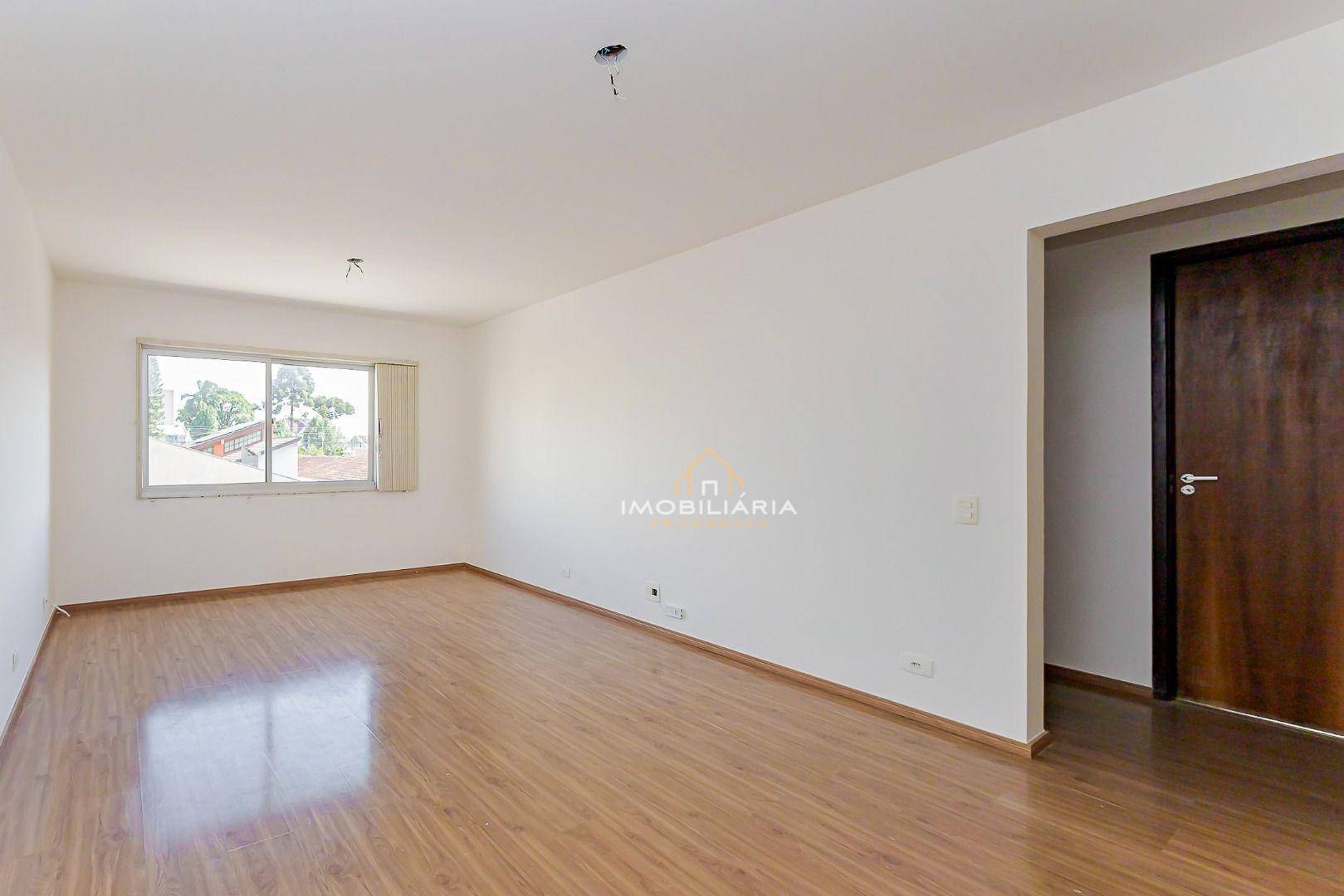 Apartamento à venda com 2 quartos, 70m² - Foto 2