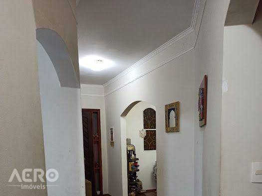 Casa à venda com 3 quartos, 310m² - Foto 5