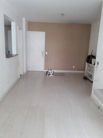 Apartamento à venda com 2 quartos, 70m² - Foto 2